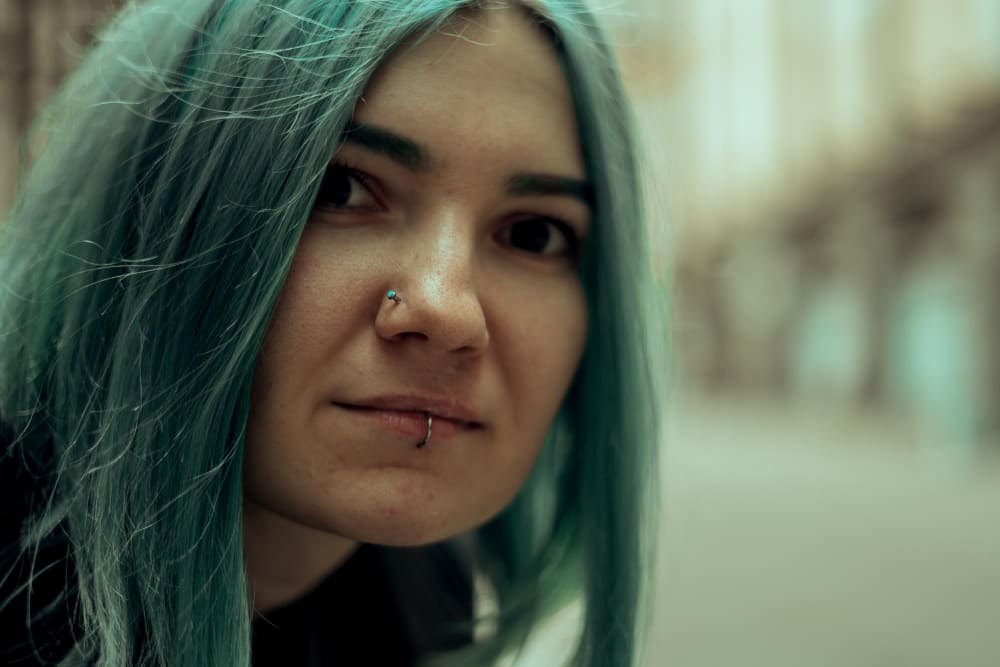 Joven con piercing